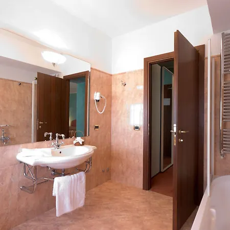 Hotell 3 Querce 3*